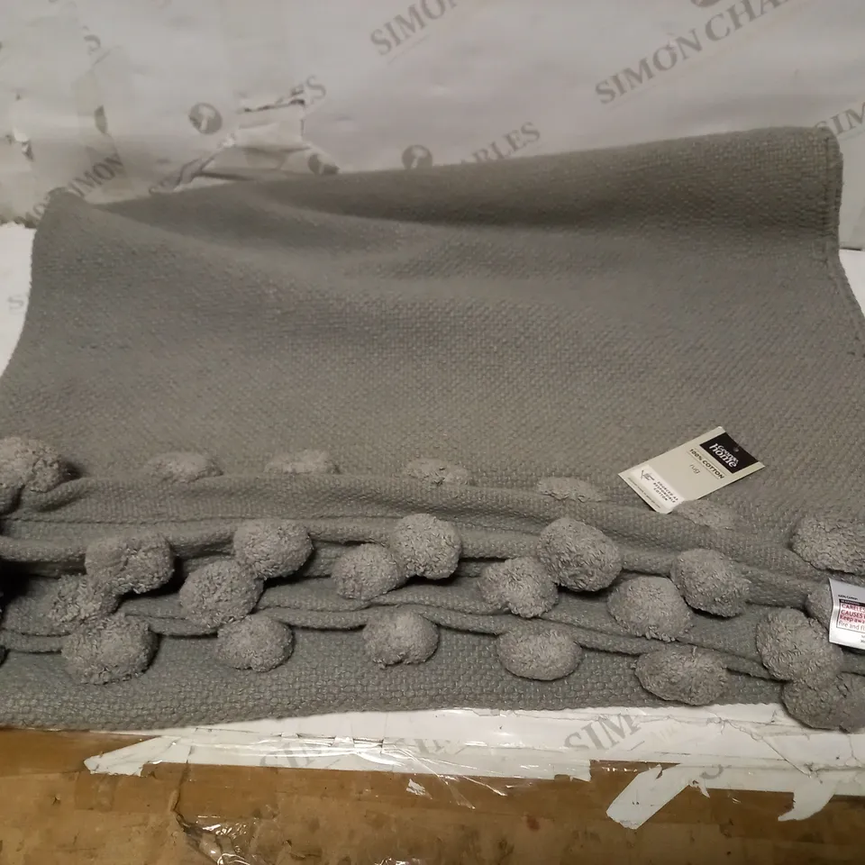BRAND NEW BOX OF 6 POM POM COTTON RUGS IN GREY (120x170cm)