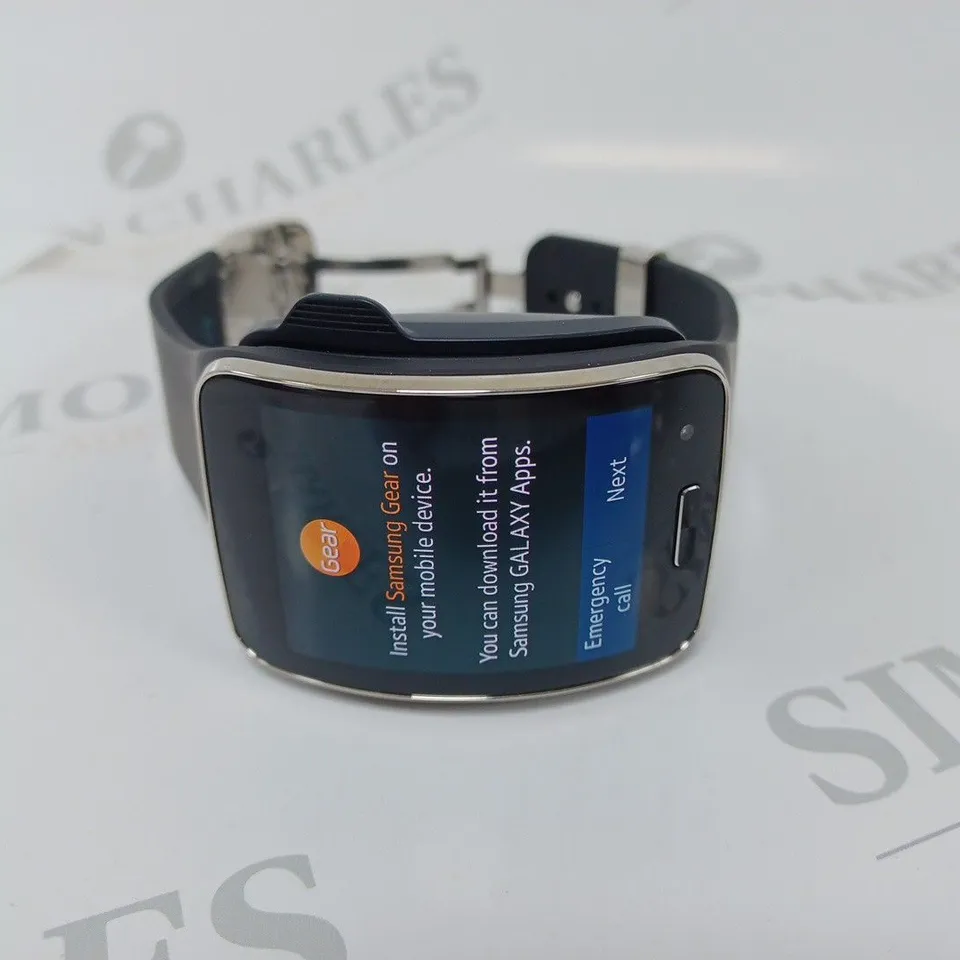 SAMSUNG GEAR SMART WATCH WITH BATTERY PACK