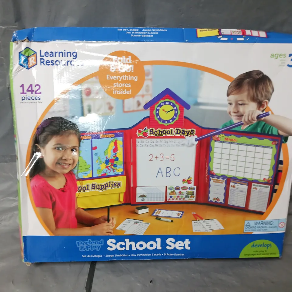 BOXED LEARNING RESOURCES PRETEND & PLAY® ORIGINAL SCHOOL SET