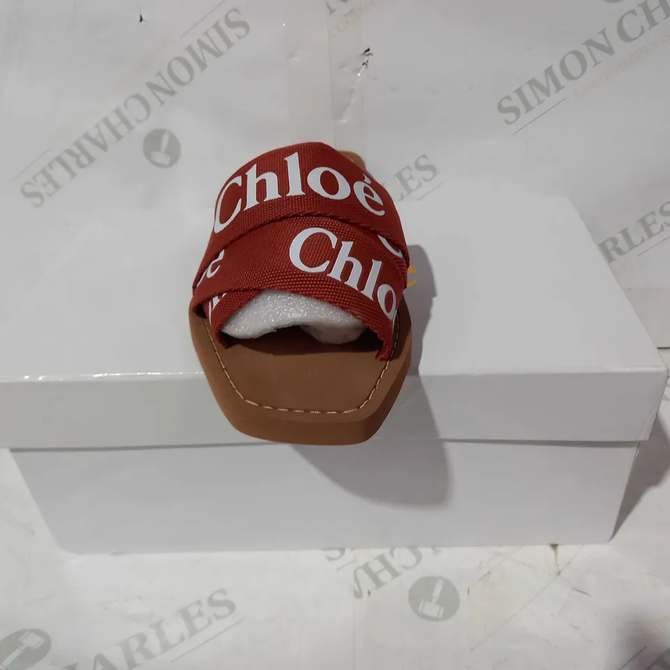 BOXED PAIR OF CHLOÉ SANDALS IN BROWN EU SIZE 39