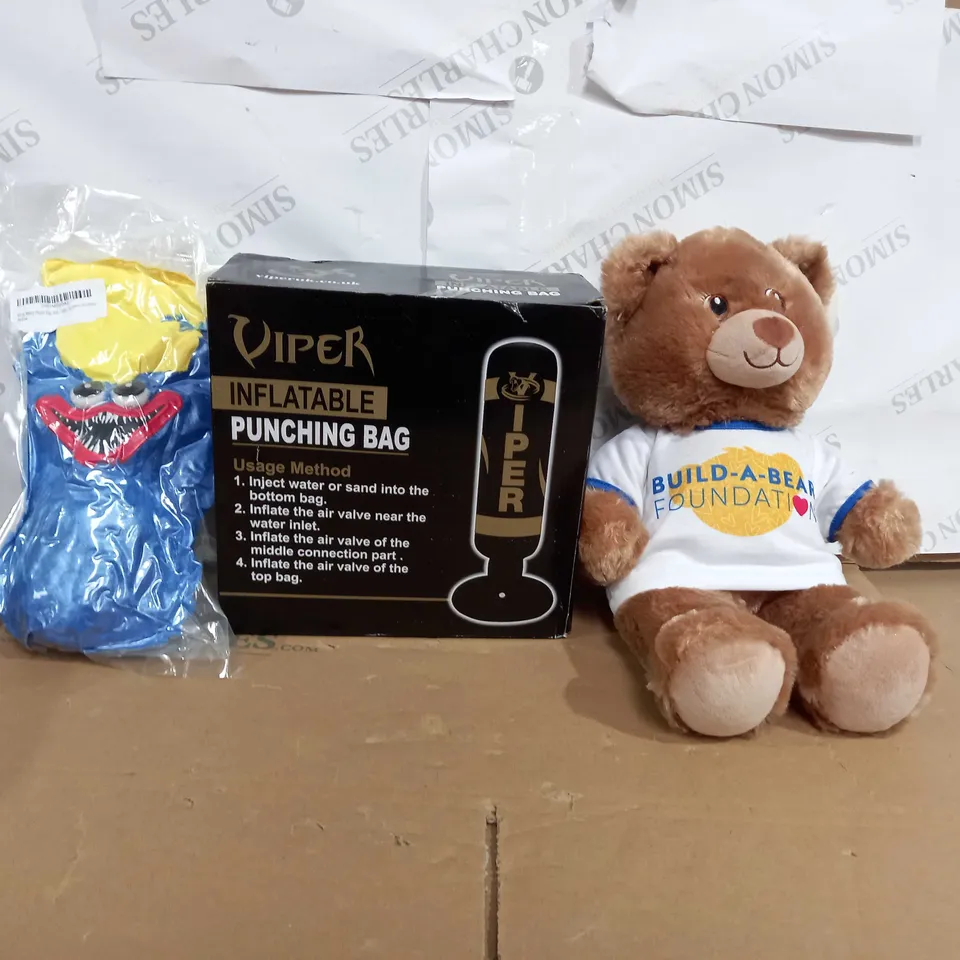ASSORTED BOX OF APPROXIMATELY 15 TOYS AND GAMES TO INCLUDE KISSY MISSY PLUSH BLUE, BUILD-A-BEAR TEDDY, VIPER UK INFLATABLE PUNCHING BAG, ETC