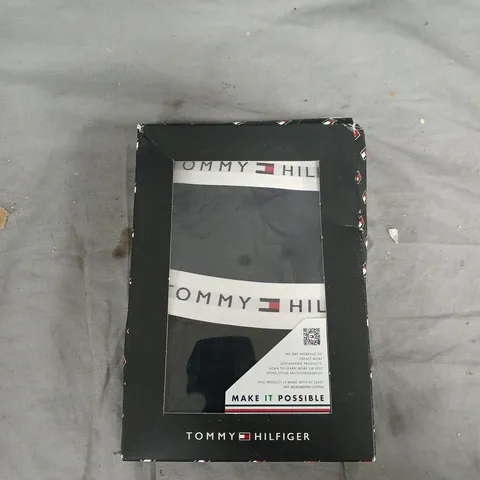 TOMMY HILFIGER BOXED ACCESSORY WITH WINDOW DISPLAY - X2 - SIZE 14/16 YEARS