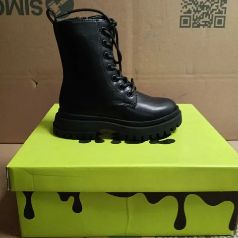 KOI KIDZ MAGIC DREAMERS LACE UP BOOTS BLACK SIZE 10