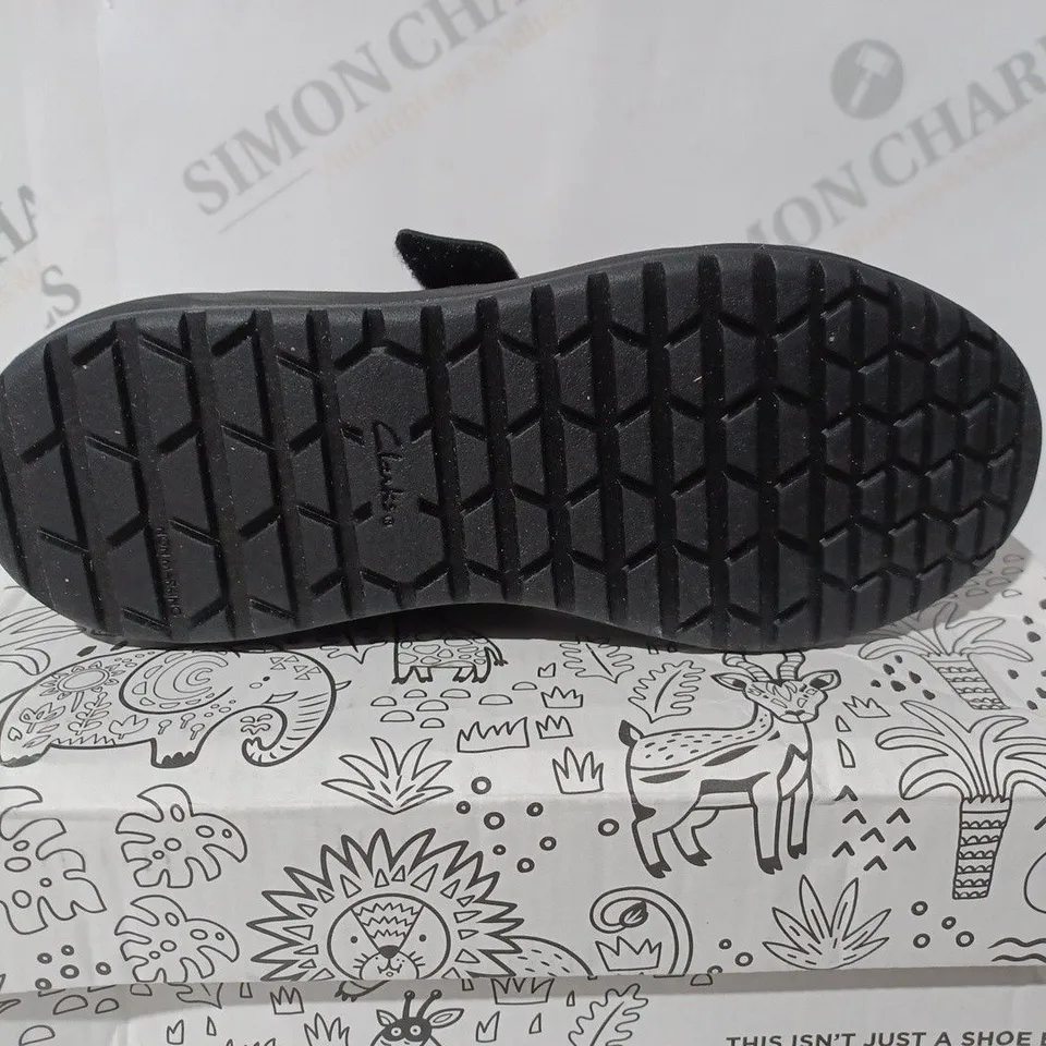 CLARKS AEON PACE O BLACK TRAINERS - UK 1 1/2 