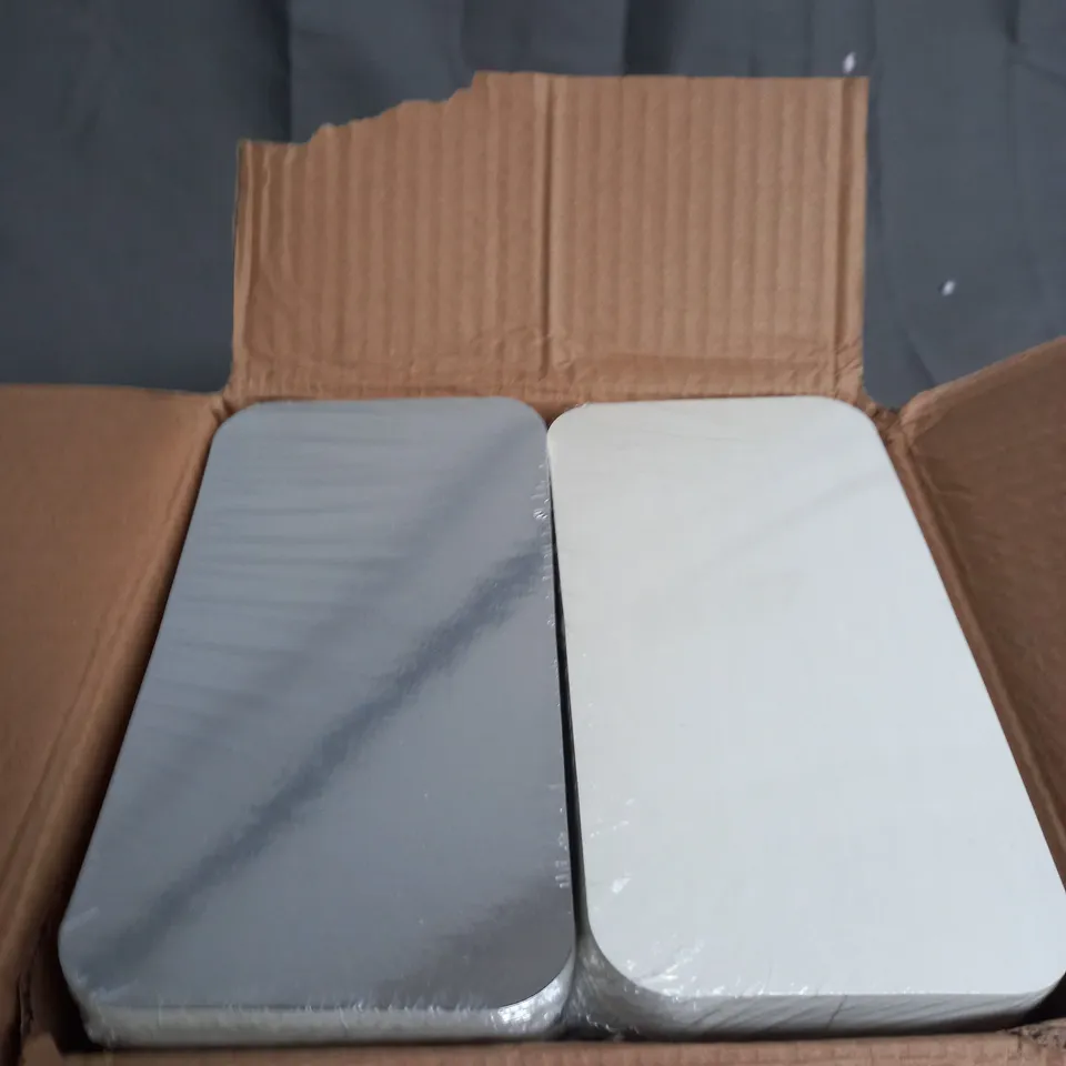 BOX OF APPROXIMATELY 1000 ALUMINUM FOIL COINTAINERS - CARDBOARD LIDS