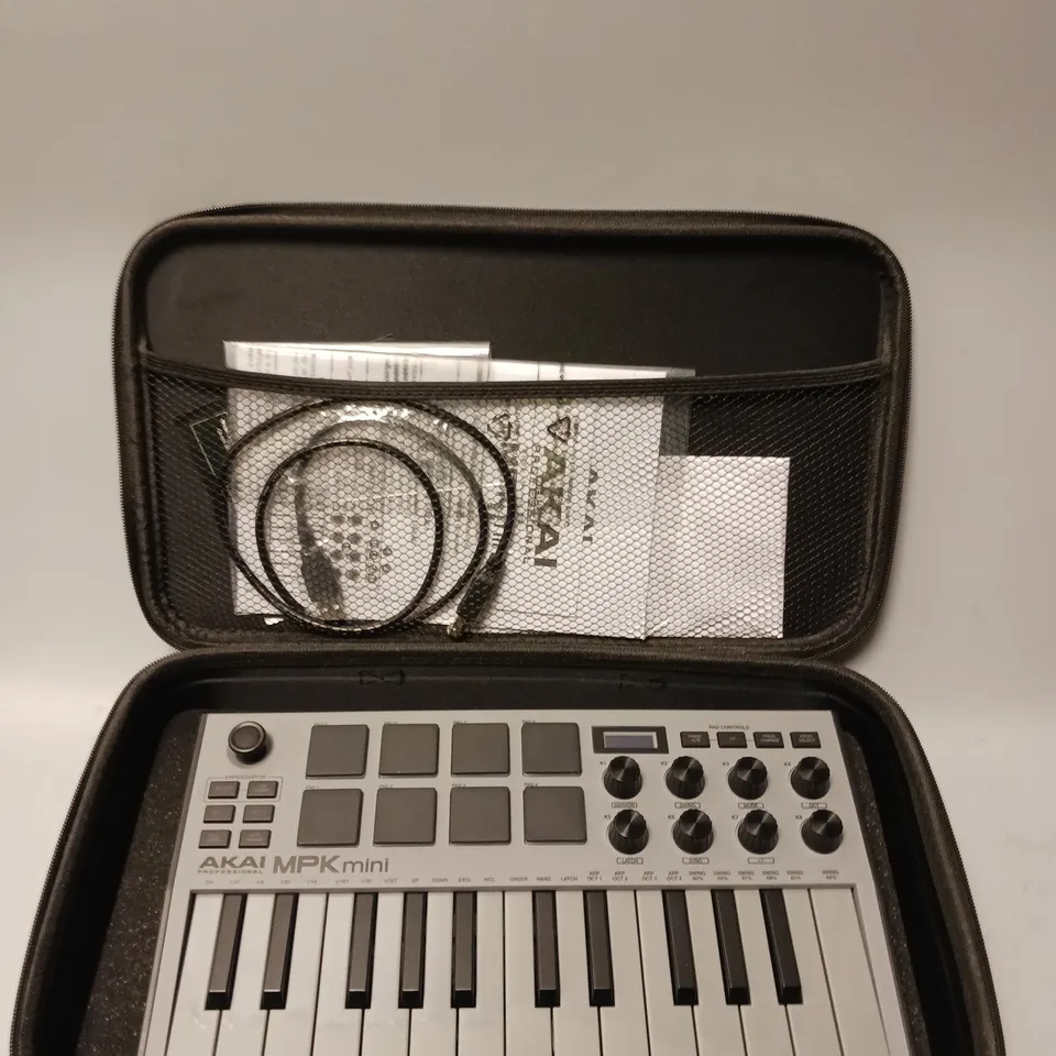 AKAI PROFESSIONAL MPK MINI 