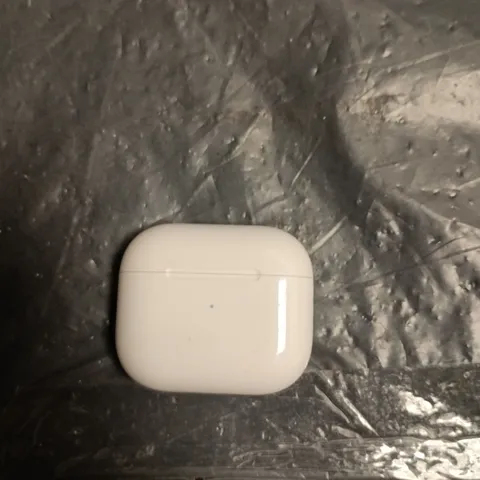 APPLE AIRPODS PRO WITH WIRELESS CHARGING CASE