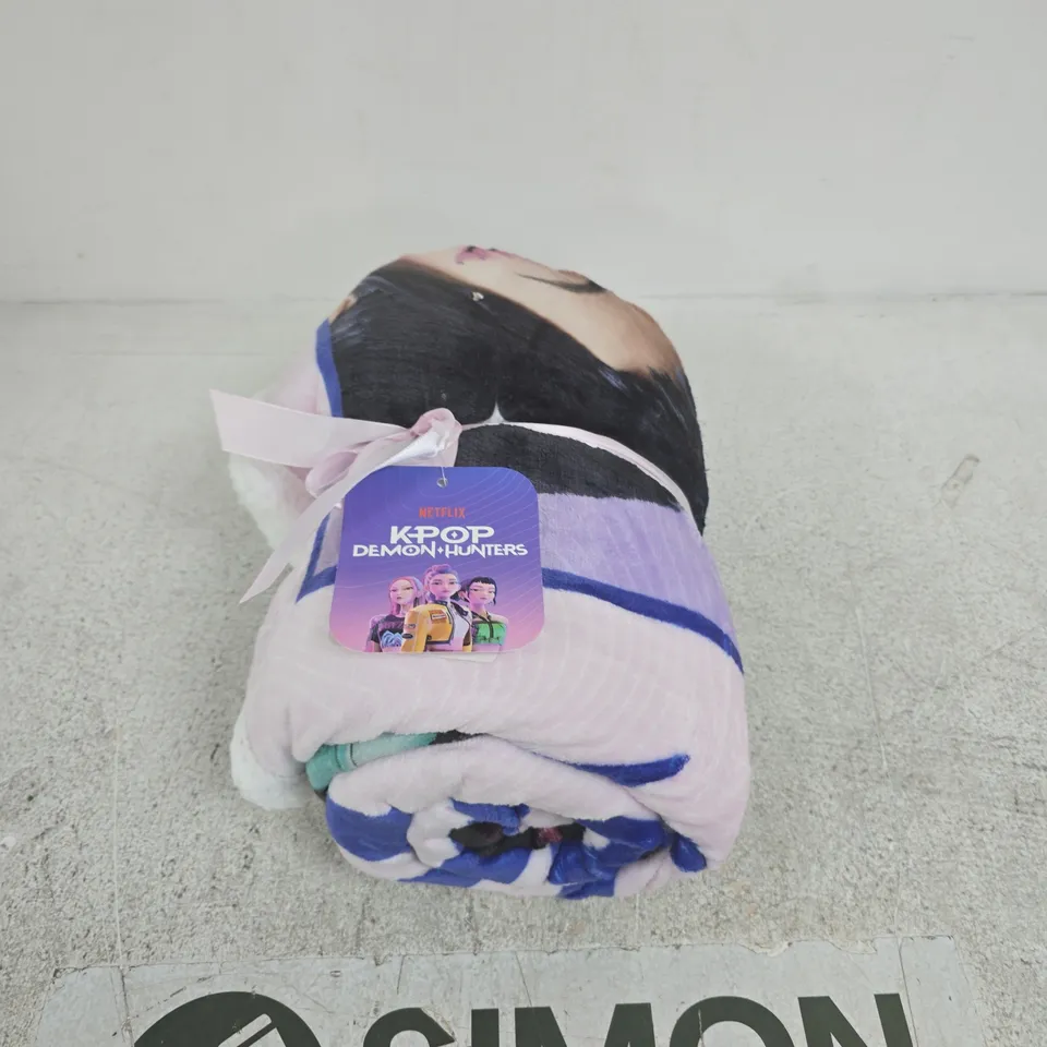 KPOP DEMON HUNTERS SHERPA LINED BLANKET – 100 X 150 CM
