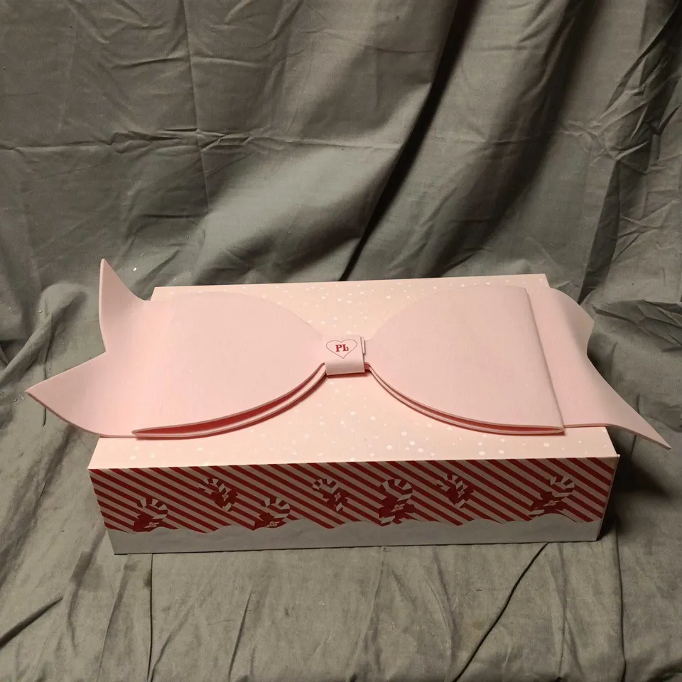 PLOUISE GIFT SET: HIGHLIGHT PALETTE AND CANDIED COVE SCENTED GIFT SET BOXED