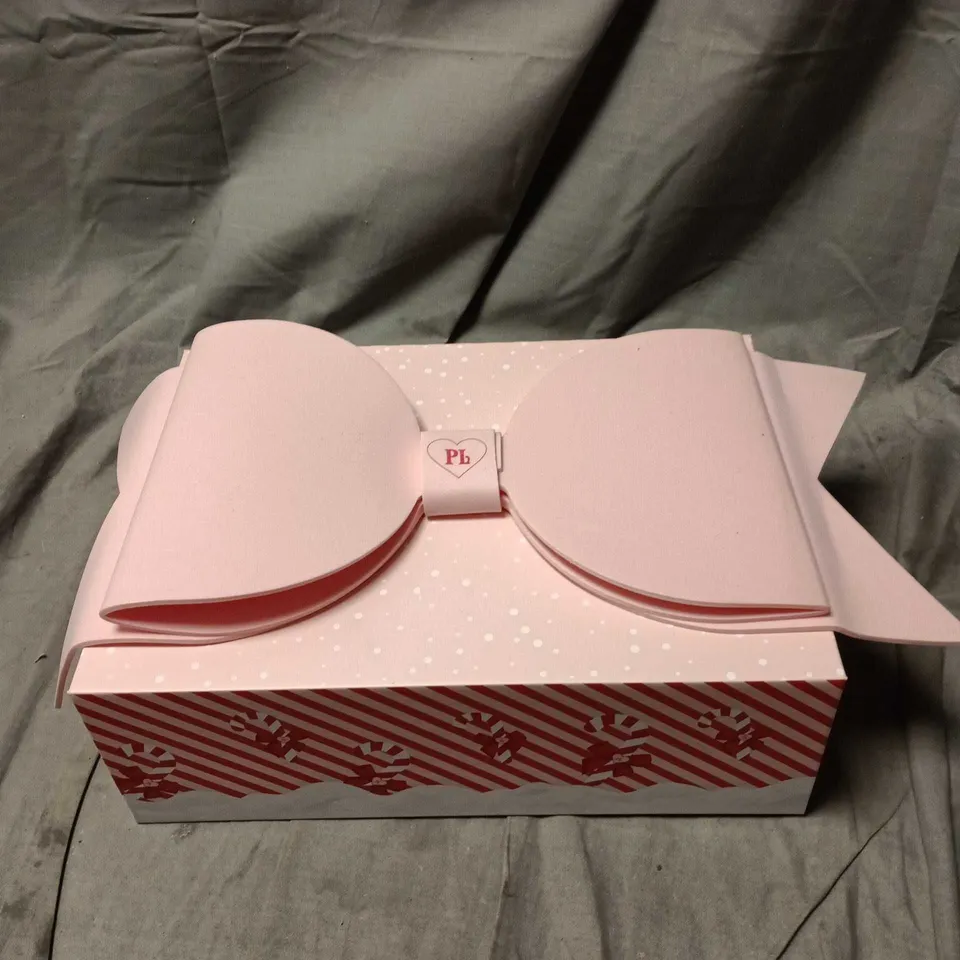 PLOUISE GIFT SET TO INCLUDE BODY MIST AND PLUMPING MOISTURISER  BOXED