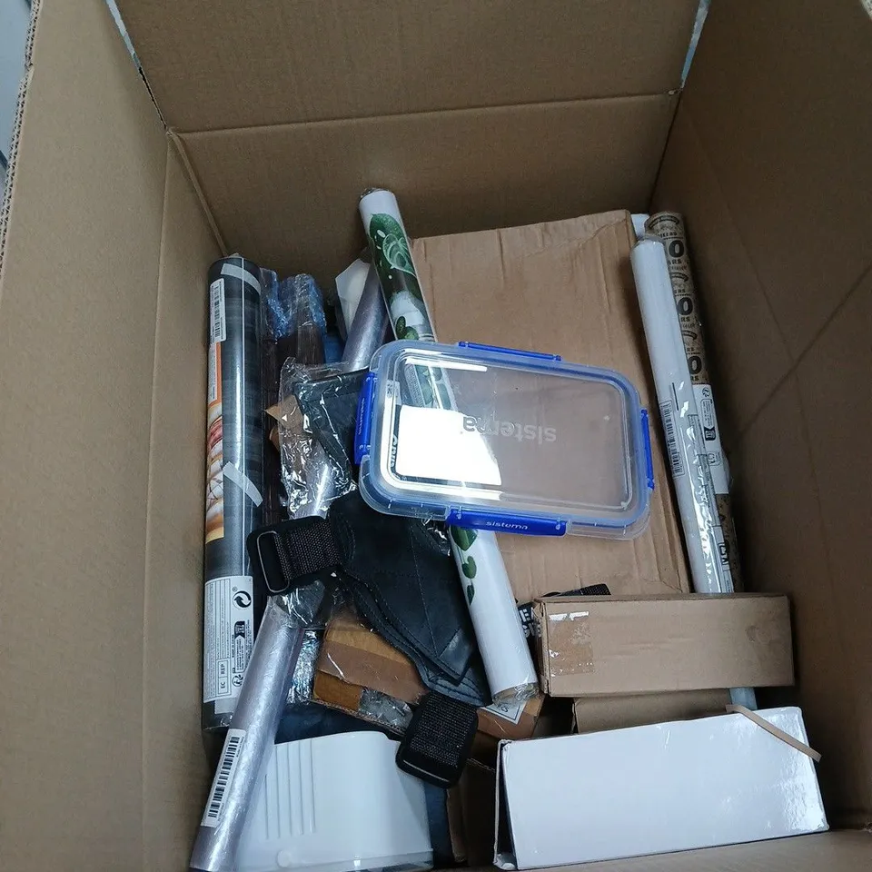 BOX OF ASSORTED HOUSEHOLD ITEMS INCLUDING SISTEMA KLIP-IT PLASTIC FOOD STORAGE CONTAINERS SET WITH BLUE LIDS