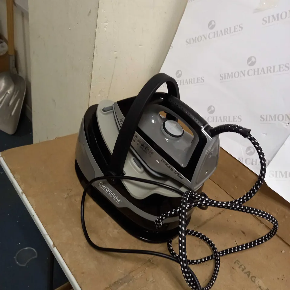 TOWER CERAGLIDE 2700W STEAM GENERATOR IRON