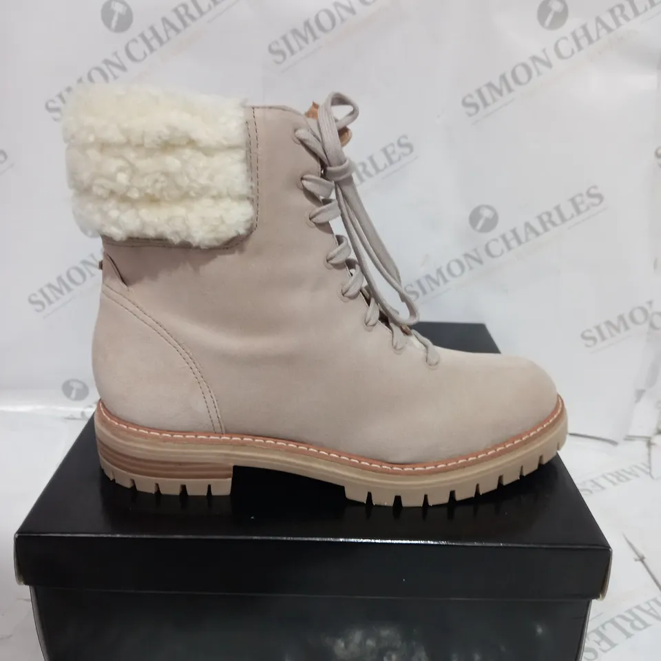 BOXED PAIR OF DUNE LONDON NATURAL SUEDE SIZE 7 LACEUP BOOTS