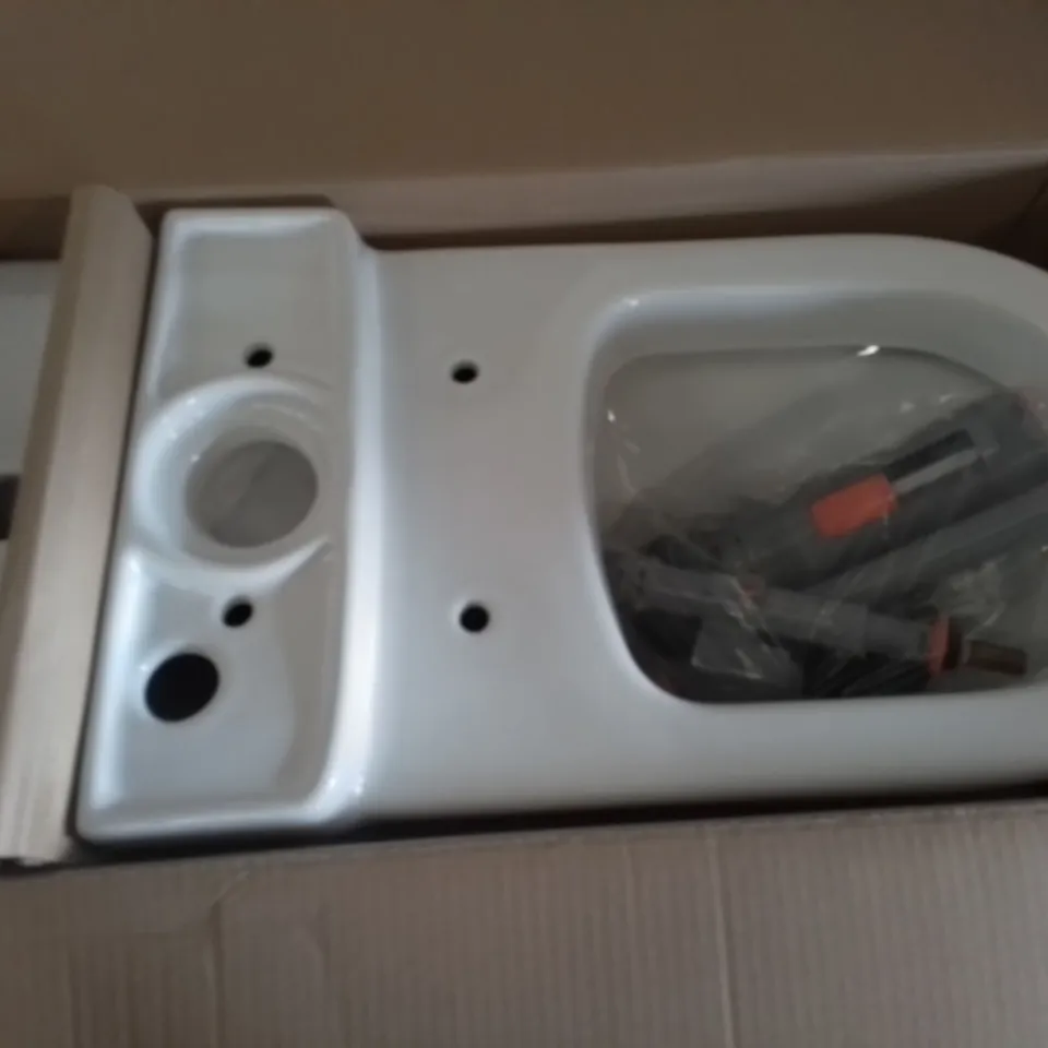 BOXED VELDEAU WENNING CC PAN AND CISTERN + FITTINGS IN WHITE