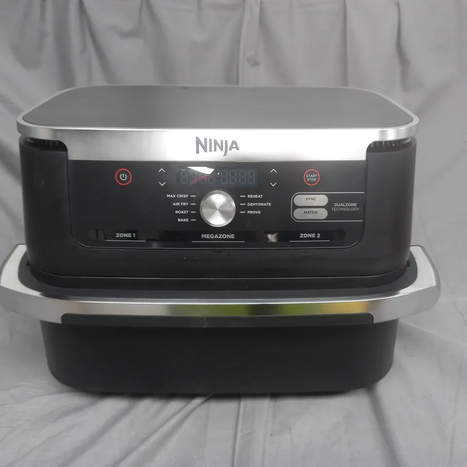 BOXED NINJA 10.4L FOODI FLEXDRAWER DUAL AIR FRYER AF500UK