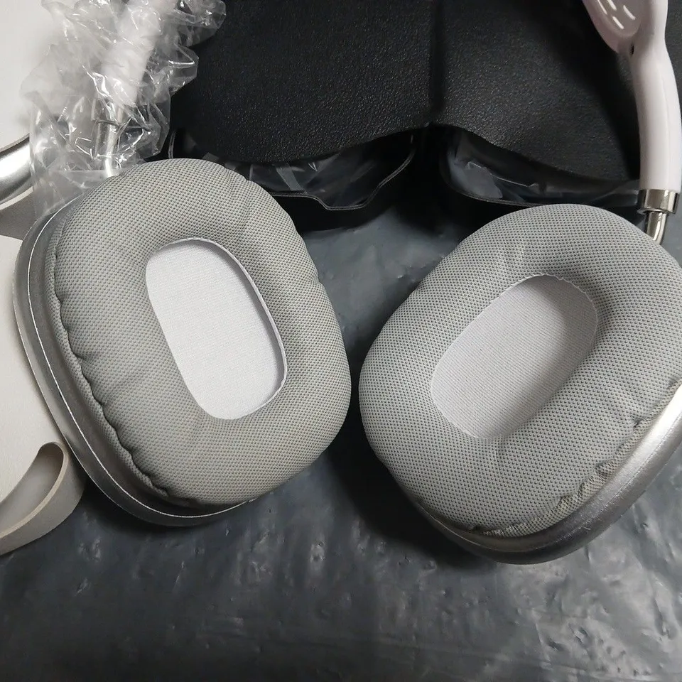 LOT OF 11 UNBOXED PAIRS OF WIRELESS HEADPHONES