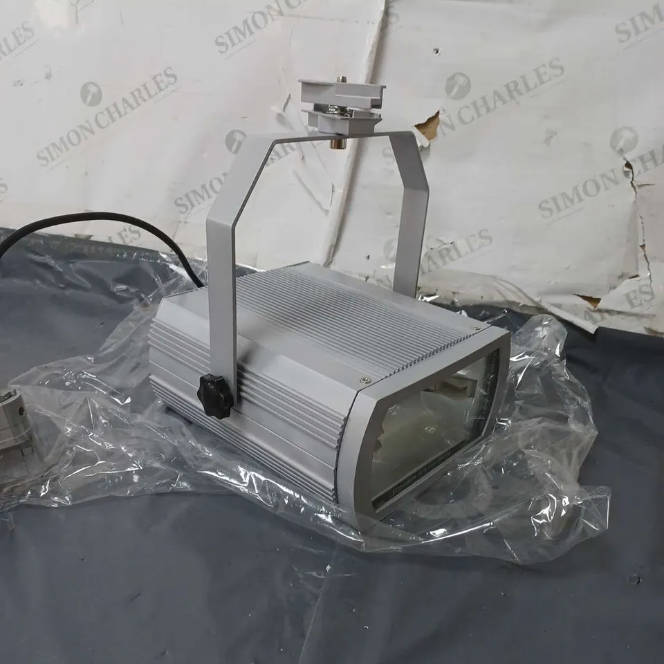 PALLET CONTAINING APPROXIMATELY 180 FLUSH MOUNTS FOR DOWN/SPOT LIGHTS IN SILVER MIXTURE OF P0000652 AND P0000672 AND APPROXIMATELY 32 EMCOLITE R7S TRACK FITTING 