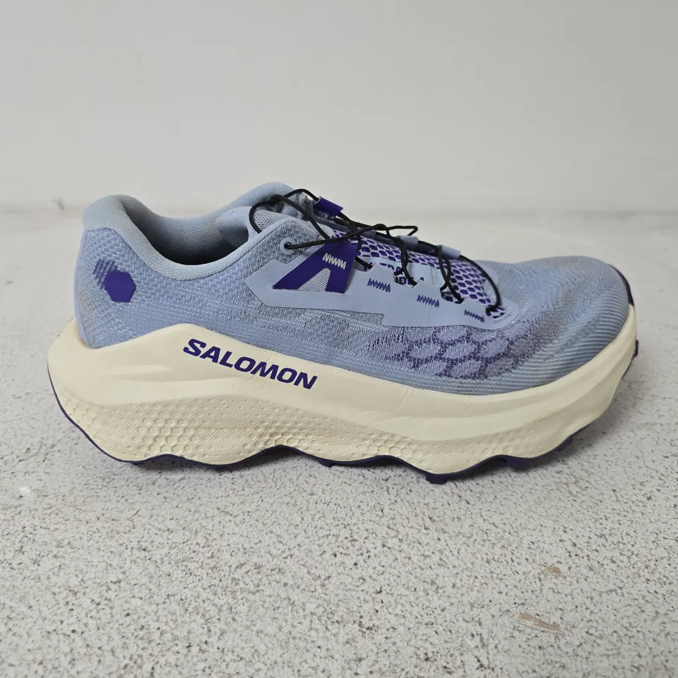 UNBOXED PAIR OF SALOMON WOMEN'S ULTRA GLIDE 4 TRAIL RUNNING SHOE IN THE BRUNNERA BLUE / VANILLA ICE / DEEP BLUE COLORWAY - UK 5.5