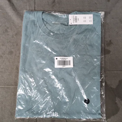 HOLLISTER T-SHIRT IN LIGHT BLUE SIZE LARGE