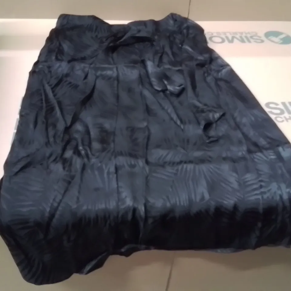 BOXED BRAND NEW APPROXIMATELY 45 JD WILLIAMS JACQUARD WRAP SKIRT BLACK SIZE 16