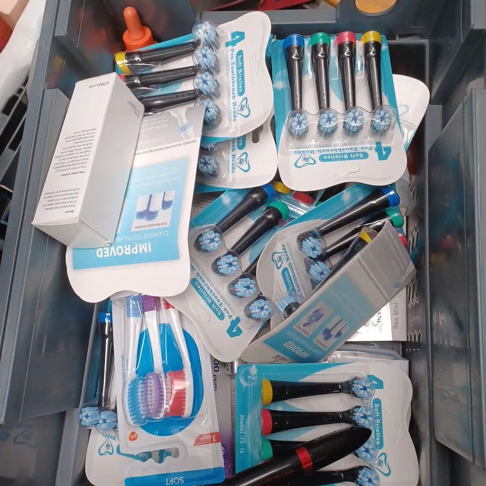 APPROXIMATELY 20 ASSORTED COSMETIC PRODUCTS TO INCLUDE VENUS BLADES, IMPERIAL LEATHER SOAP, LOVEHONEY STRAWBERRY LUBE