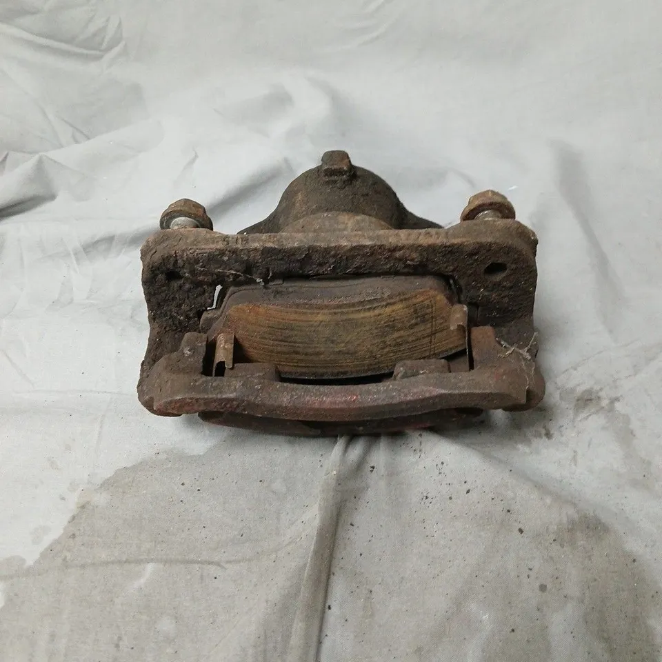 USED VEHICLE BRAKE CALIPER REPLACEMENT PART