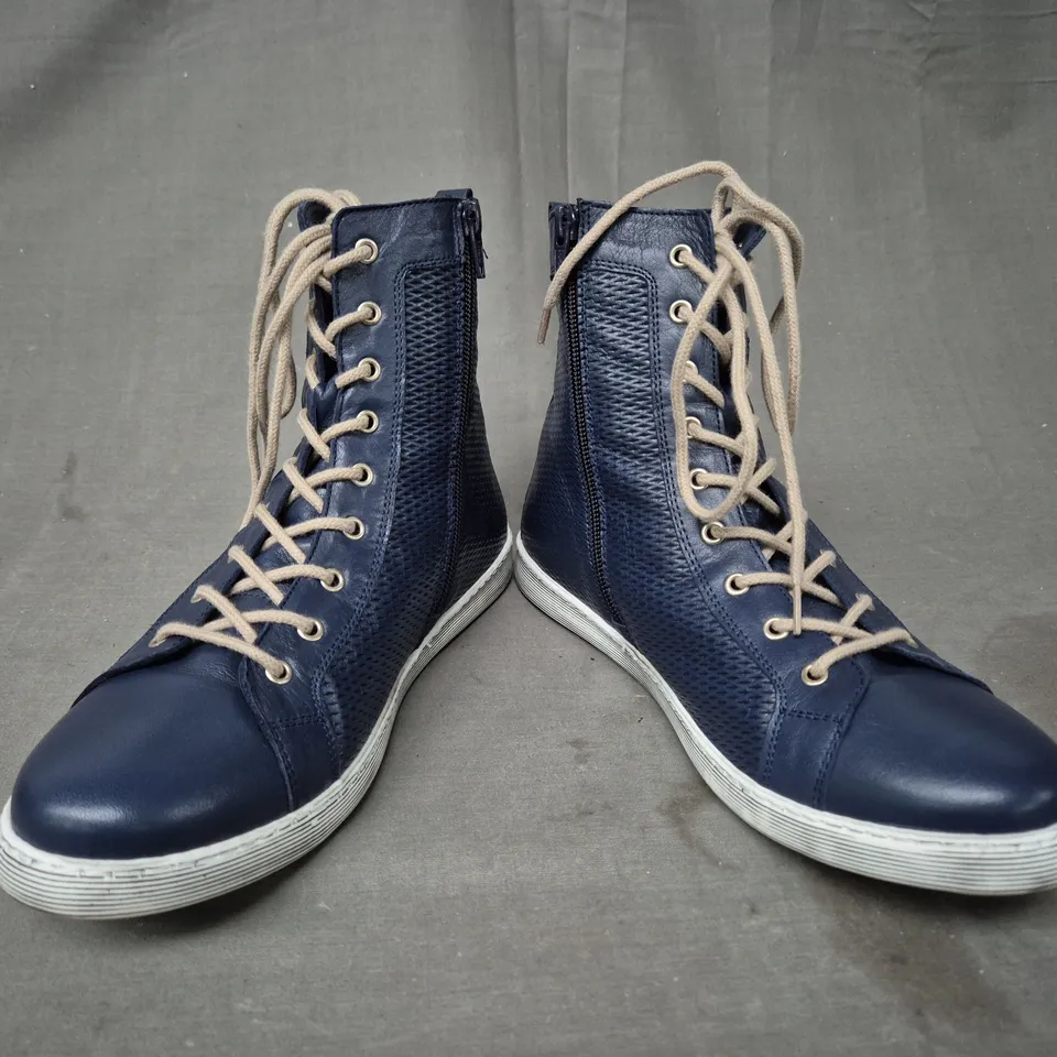 BOXED PAIR OF ADESSO LACE UP ANKLE BOOTS IN NAVY EU SIZE 41