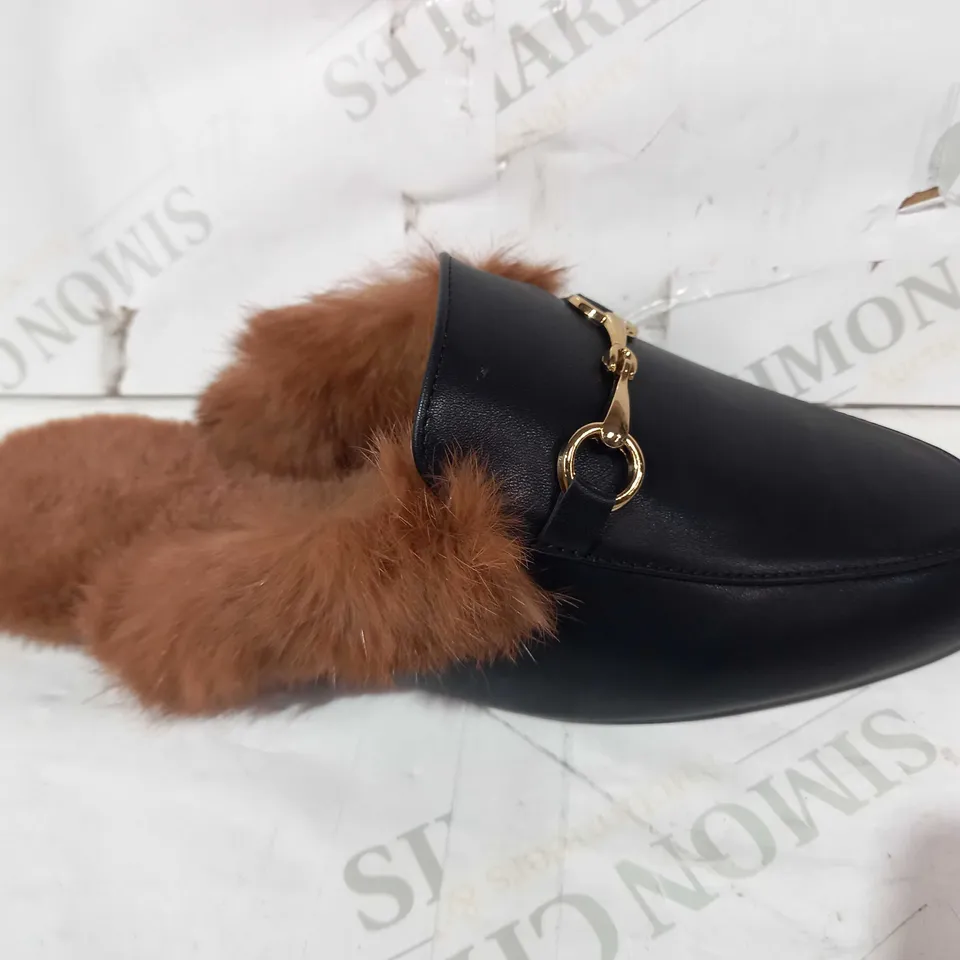 BOXED PAIR OF DESIGNER FAUX FUR LINED SLIP ON SHOES IN BLACK EU SIZE 41