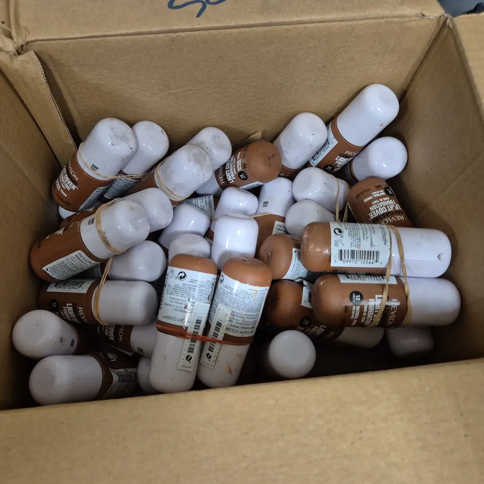 LOT OF APPROXIMATELY 25 REVLON COLOURSTAY LIGHT COVER 30ML FOUNDATIONS - 550 MOCHA