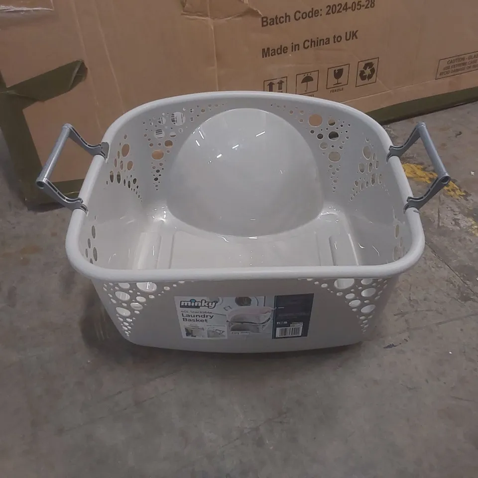 MINKY PLASTIC LAUNDRY BASKET