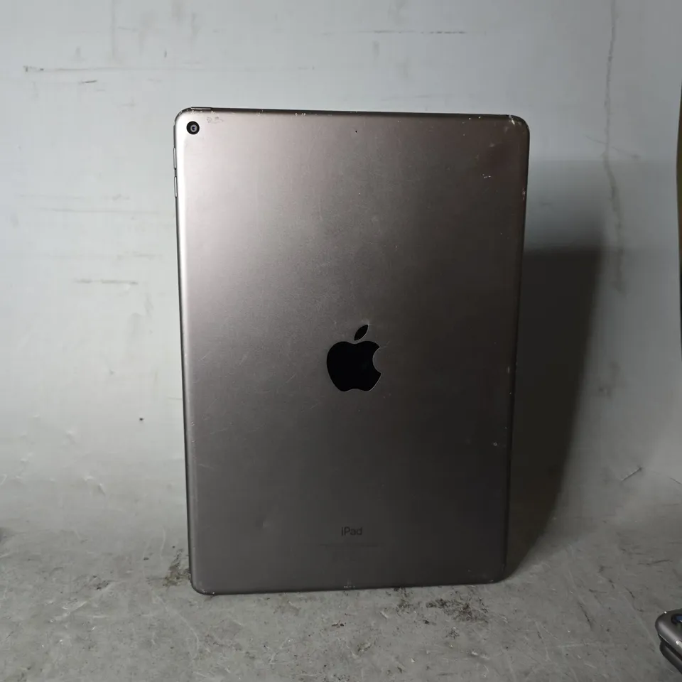 APPLE IPAD AIR A2152