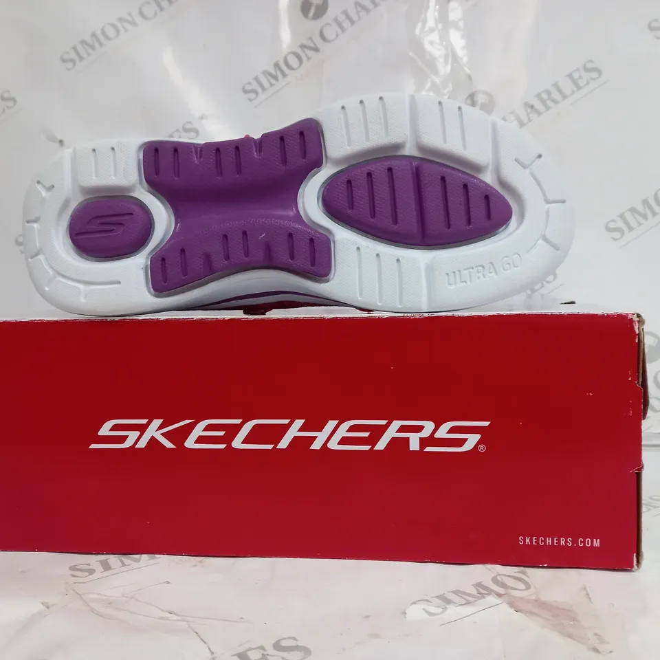 BOXED PAIR OF SKECHERS ARCHFIT TEXTILE TRAINER IN PINK SIZE 6