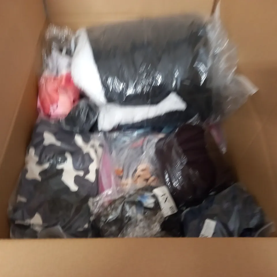 LARGE QUANTITY OF ASSORTED BAGGED CLOTHING ITEMS 