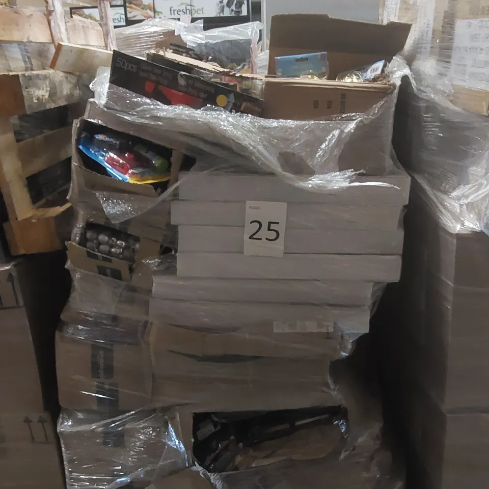 PALLET TO CONTAINING A VERY LARGE QUANTITY OF ASSORTED ITEMS INCLUDING: BLACKSPUR 11PC MINI PAINT SETS, BUBBLE CAMERAS, BAUBLES, REFILLABLE EASTER EGGS ECT