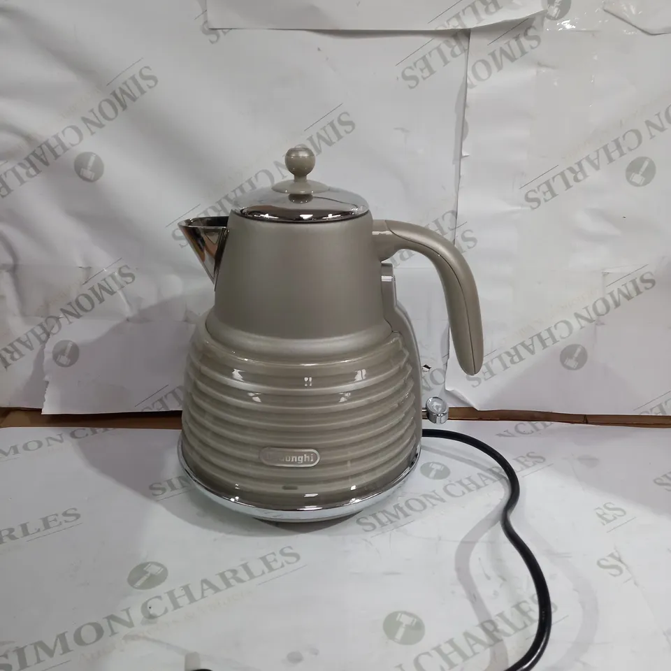 DELONHI SCOLPITO KETTLE - BEIGE RRP £124.99