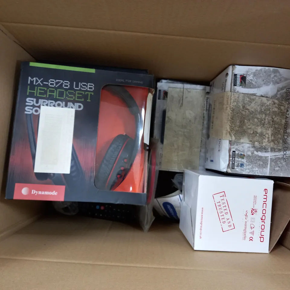 BOX OF APROX 10 COMPUTER ACCESSORIES TO INCLUDE HEADSETS - HD MEDIA PLAYER - USB 3.0 SATA HARD DISK DOCK  
