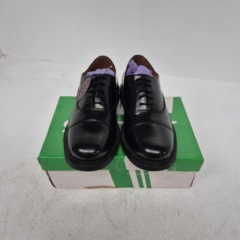 BOXED PAIR OF SCIMITAR CAPPED OXFORD CADET SHOES IN BLACK - SIZE 6
