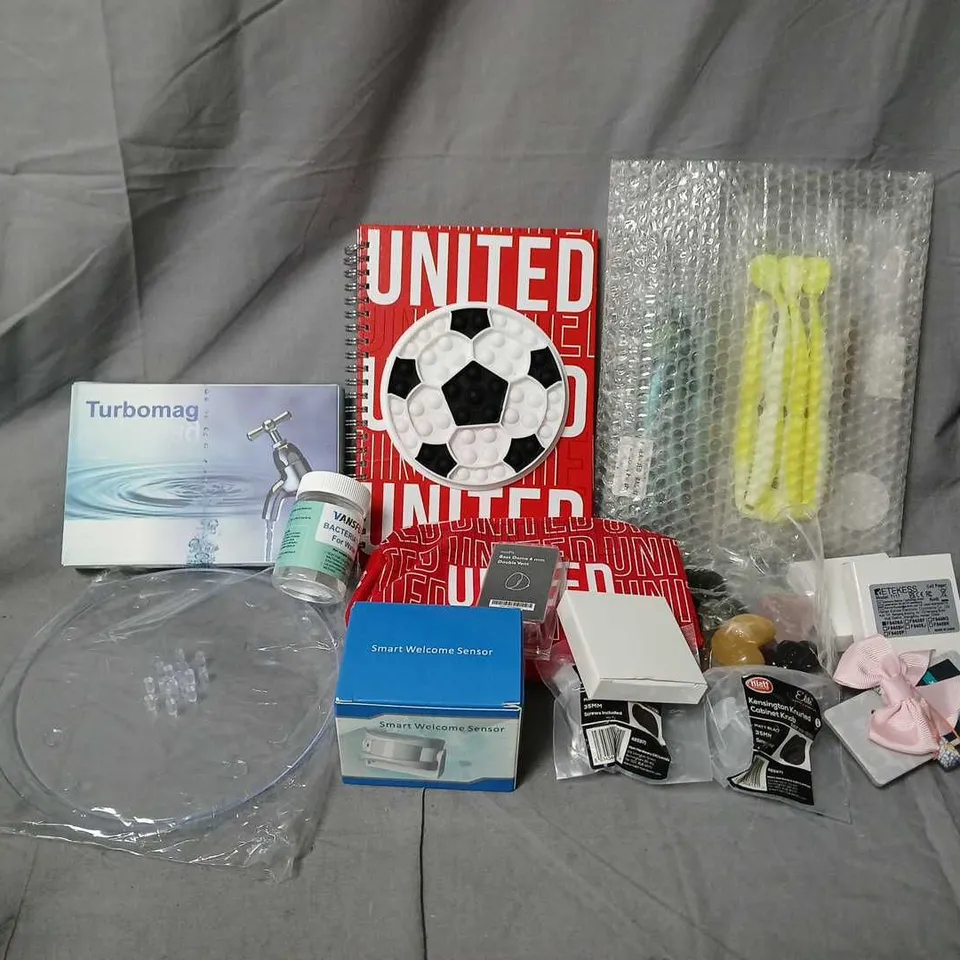 APPROXIMATELY 15 ASSORTED HOUSEHOLD ITEMS TO INCLUDE SMART WELCOME SENSOR, BASS DOME 6 MM DOUBLE VENT, MAN UNITED PENCIL CASE, ETC