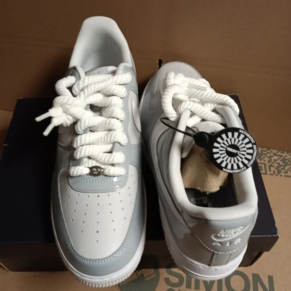 NIKE AIR FORCE 1 LV8 WOLF GREY/WHITE – MEN’S TRAINERS, UK 10
