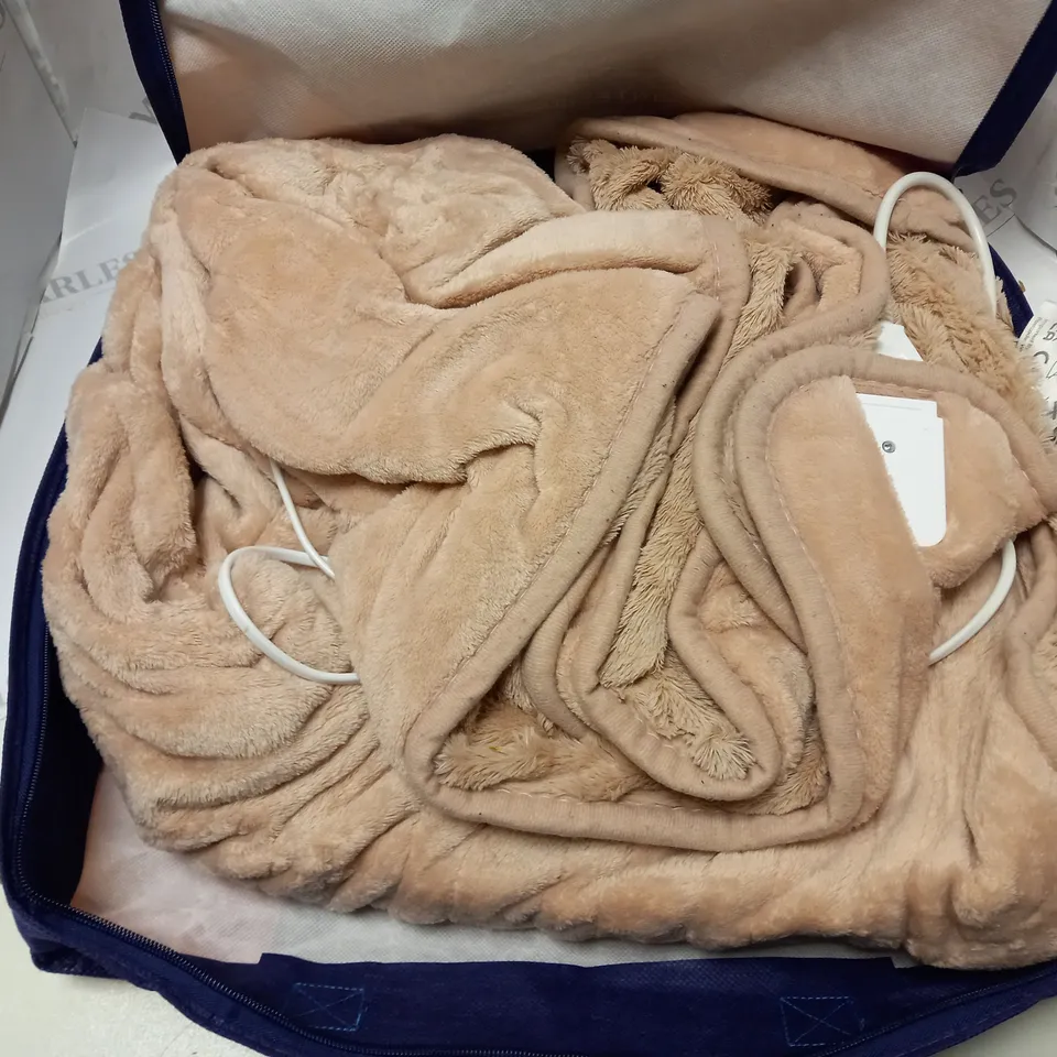 COZEE HOME VELVETSOFT HEATED THROW IN PINK