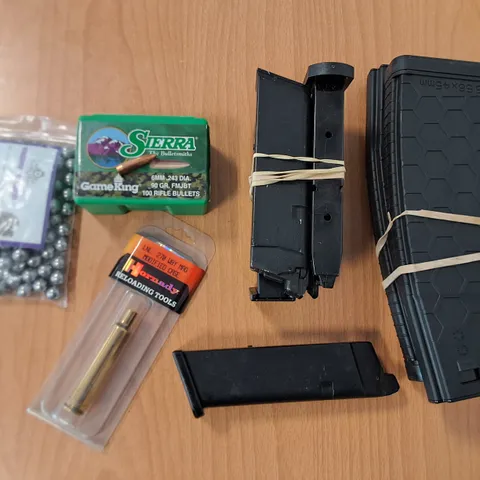 LOT OF AIRSOFT ACCESSORIES TO INCLUDE RIFLE BULLETS, RELOADING TOOL AND MAGAZINES