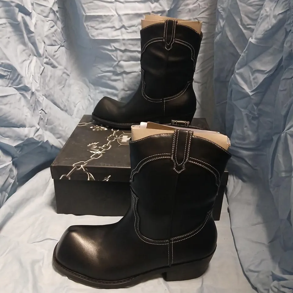 KOI HEXMARK MEN'S SNUB NOSE SHORT COWBOY BOOTS - BLACK VINTAGE, UK 9