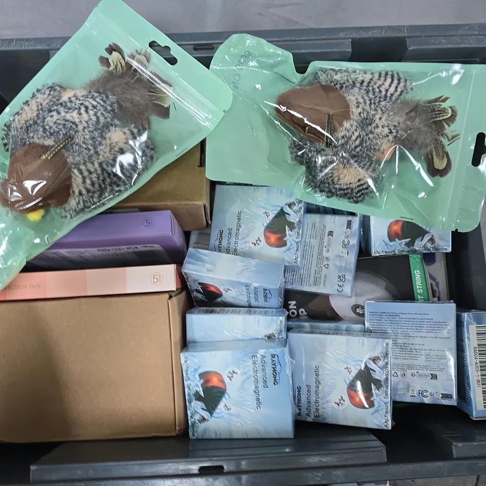 APPROXIMATELY 15 ASSORTED HOUSEHOLD ITEMS TO INCLUDE WIFI CAMERA, CAMPING LIGHT, ANTIFREEZE SNOW REMOVAL DEVICE, ETC