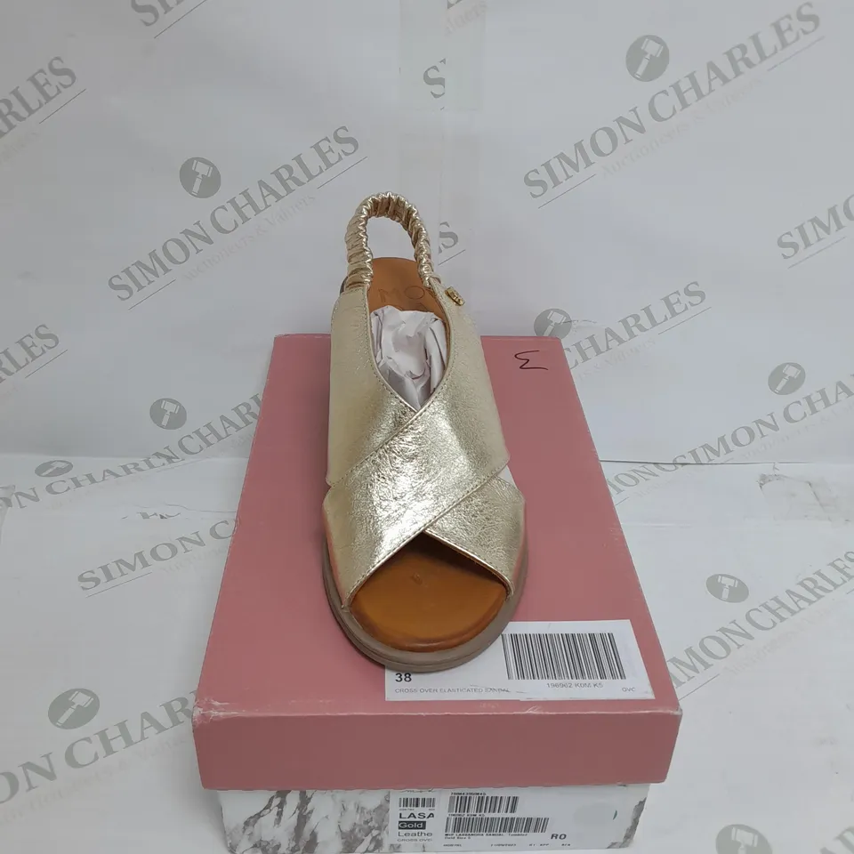 UNBOXED MODA IN PELLE LASSANDRA SANDAL IN GOLD SIZE 5