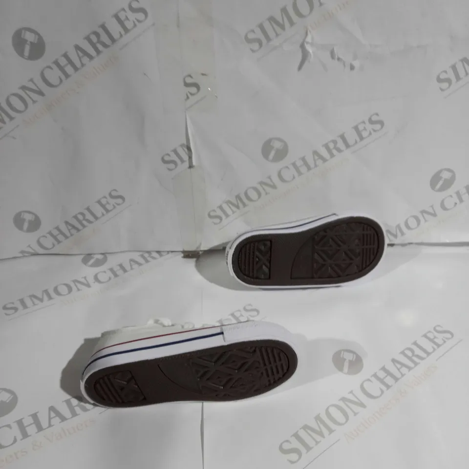 UNBOXED PAIR OF CHILDS CONVERSE LOWS