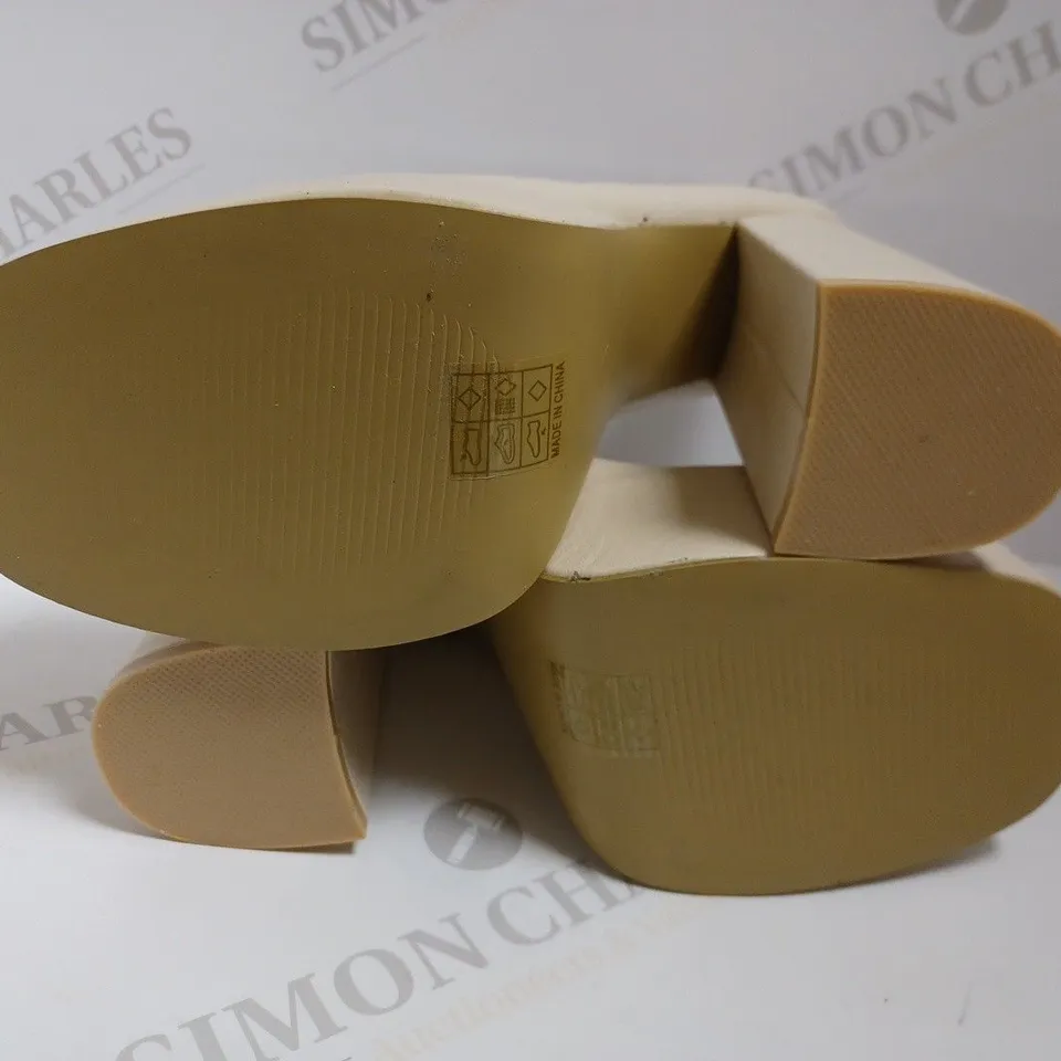 KOI VEGAN DARKBLOOM CREAM PLATFORM HEELS - SIZE 5