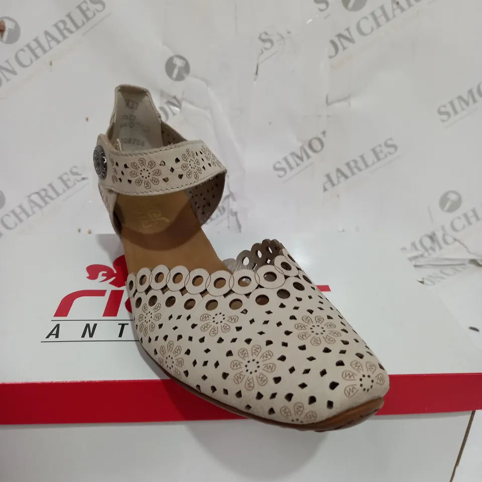 BOXED PAIR OF RIEKER ANTISTRESS HEELED SHOES IN BEIGE - SIZE 7.5