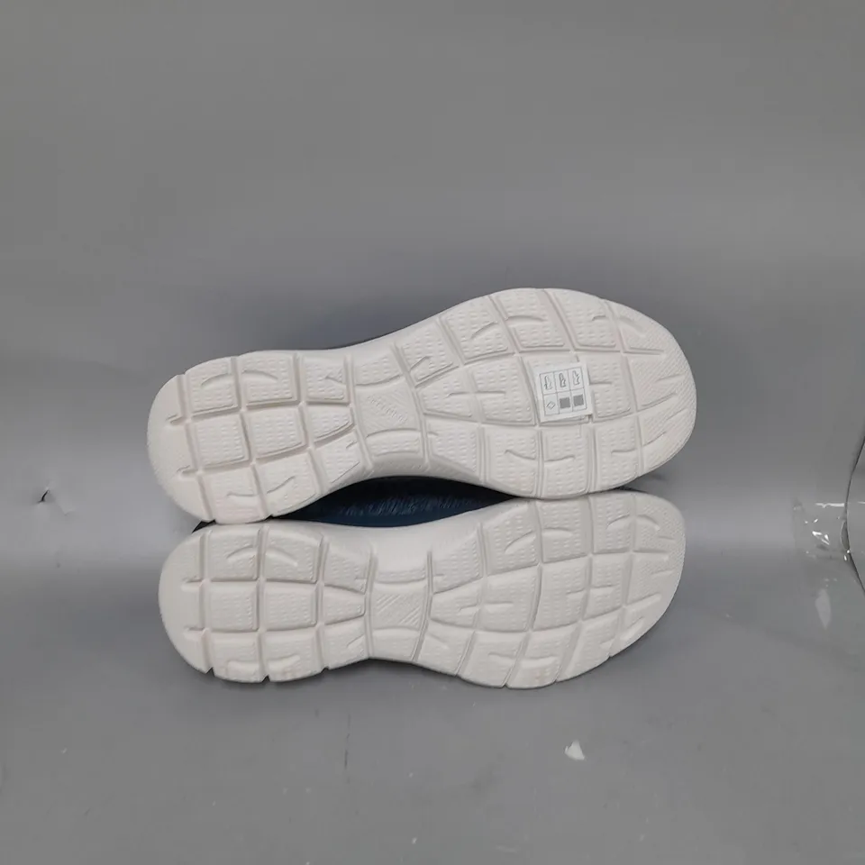 SKECHERS SUMMIT SPLIP ON TRAINERS - NAVY - SIZE 4.5