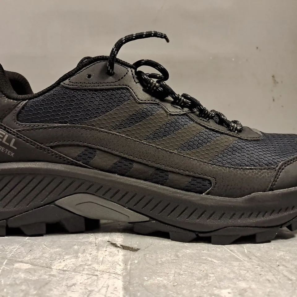 BOXED PAIR OF MERRELL SHOES IN DARK NAVY/BLACK UK SIZE 12