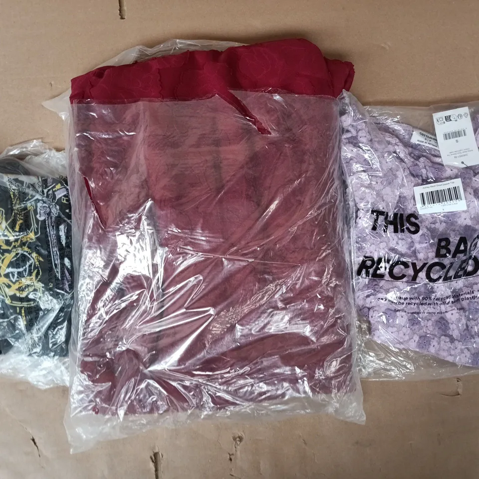 APPROXIMATELY 20 ASSORTED CLOTHING AND FASHION PRODUCTS IN VARIOUS STYLES AND SIZES - COLLECTION ONLY